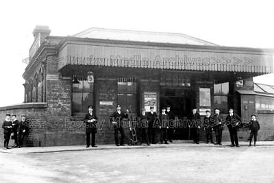 Dpp-86 Staff At Mossley Hill Railway Station, Liverpool 1910. Photo