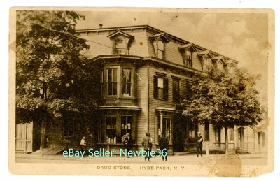 Hyde Park NY - DRUG STORE ON BROADWAY - Postcard near Poughkeepsie
