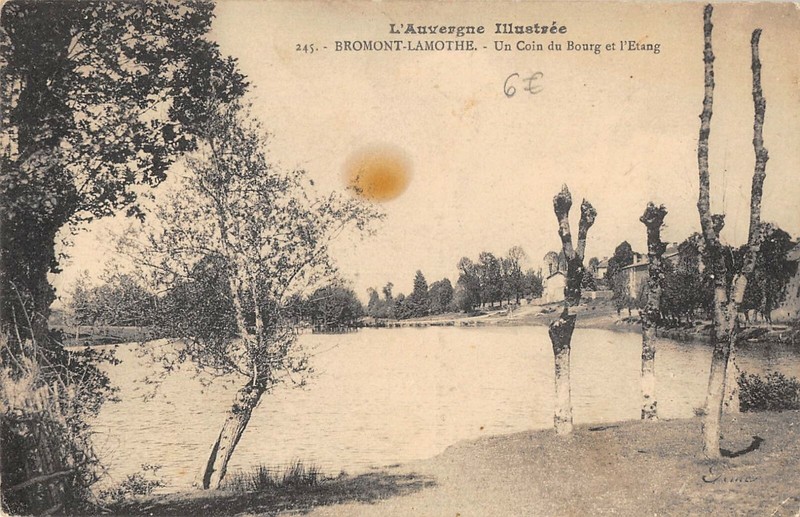 Cpa 63 Bromont Lamothe Un Coin Du Bourg Et Etang
