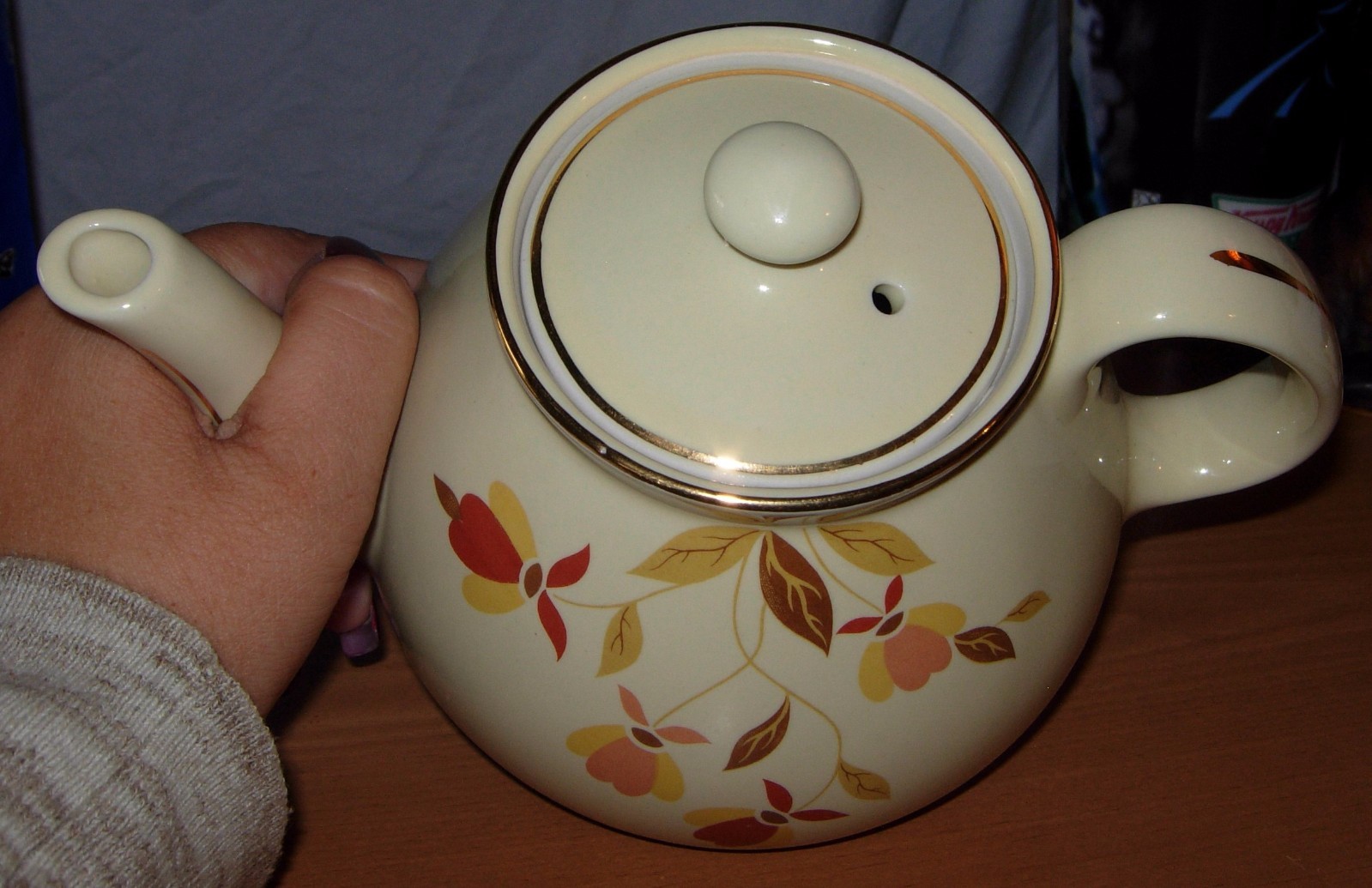 1 - 4 CUP MINI NEW YORK TEAPOT AND LID IN AUTUMN LEAF BY HALL - AUTUMN LEAF CLUB