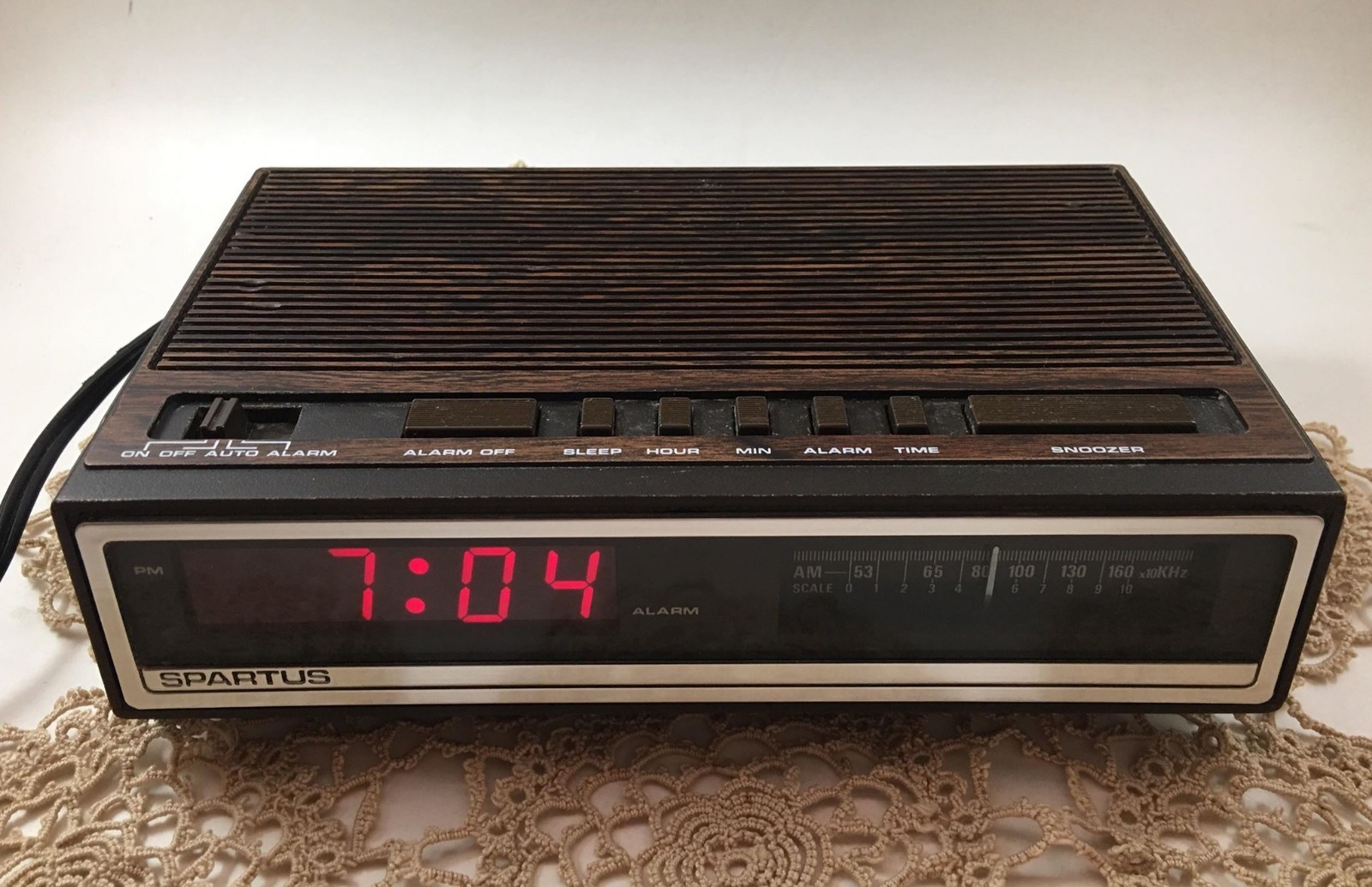Vintage - Spartus - AM/FM Digital Alarm Clock Radio w/ Snooze