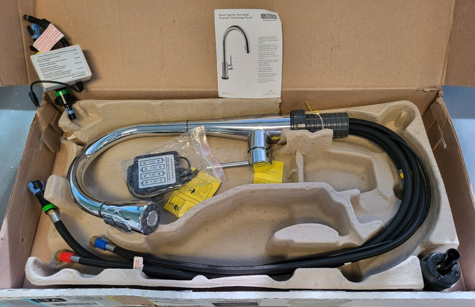 Delta Faucet Essa VoiceIQ Touchless Kitchen Faucet 9113TV-DST