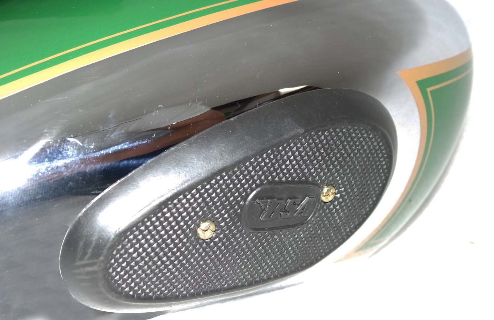 BSA B31 B33 Plunger Model Green & Chrome fuel petrol tank With Cap Tap & Knee pad
