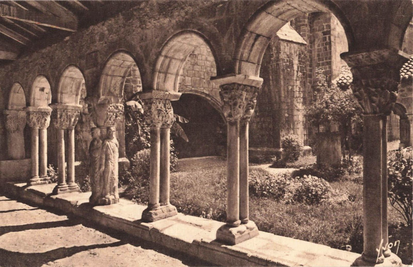 Postcard St. Bertrand De Comminges, The cathedral Cloisters unposted VTG VPC01.