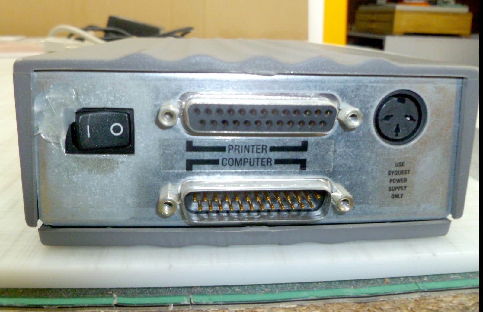 SyQuest EZ Drive 135 MB. Parallel Port Zip Drive (1 Disc Included)