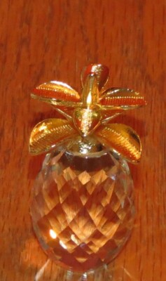 PIER 1 IMPORTS COLLECTIBLE GLASS PINEAPPLE