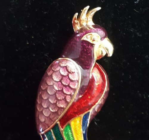 Parrot Macaw Bird Pin Brooch Gold Tone 3 7/8 in Bright Vibrant Colored Feathers