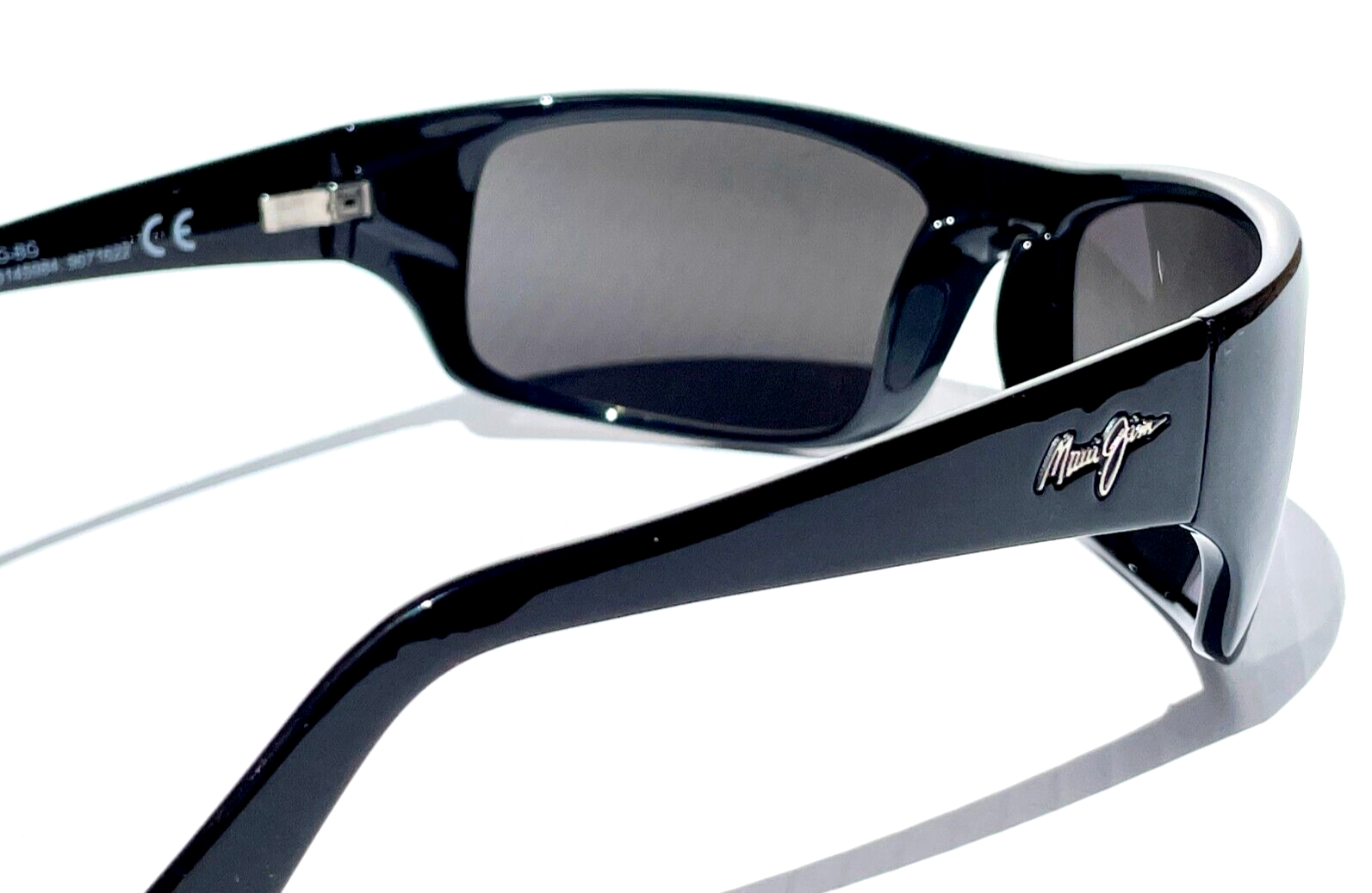 Pre-owned Maui Jim Peahi Gloss Black Polarized Grey Glass Lens Sunglass 202-02 In Gray