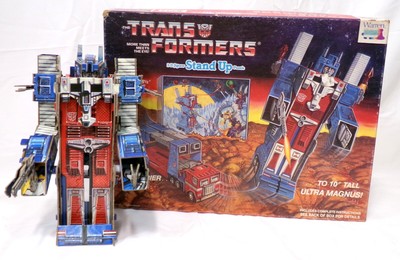 Warren Company Transformers Ultra Magnus 3-D Jigsaw Stand Up Puzzle w/ Box