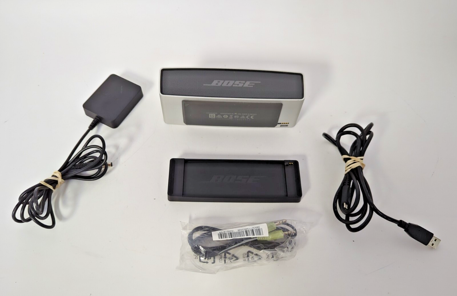 Bose SoundLink Mini ワイヤレススピーカー 充電器付き Bose SoundLink Mini ワイヤレススピーカー 充電器付き Bose SoundLink