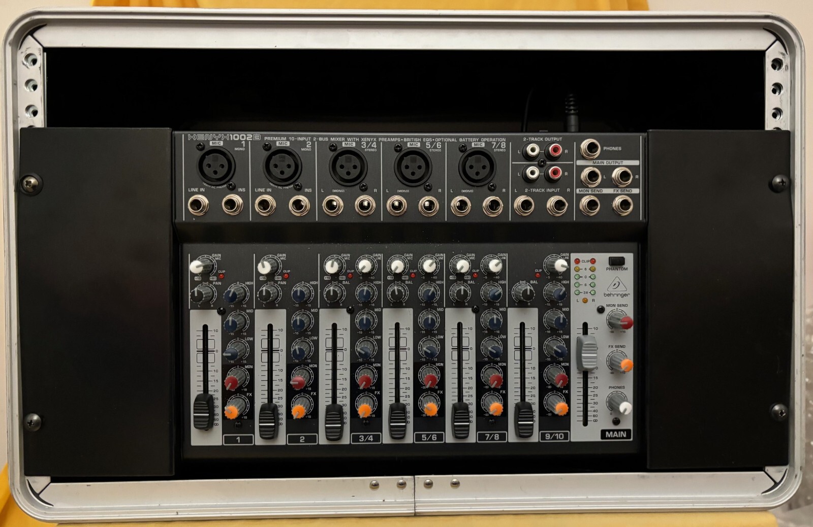 BEHRINGERのミキサーXENYX1002B Behringer | Product | 1002B