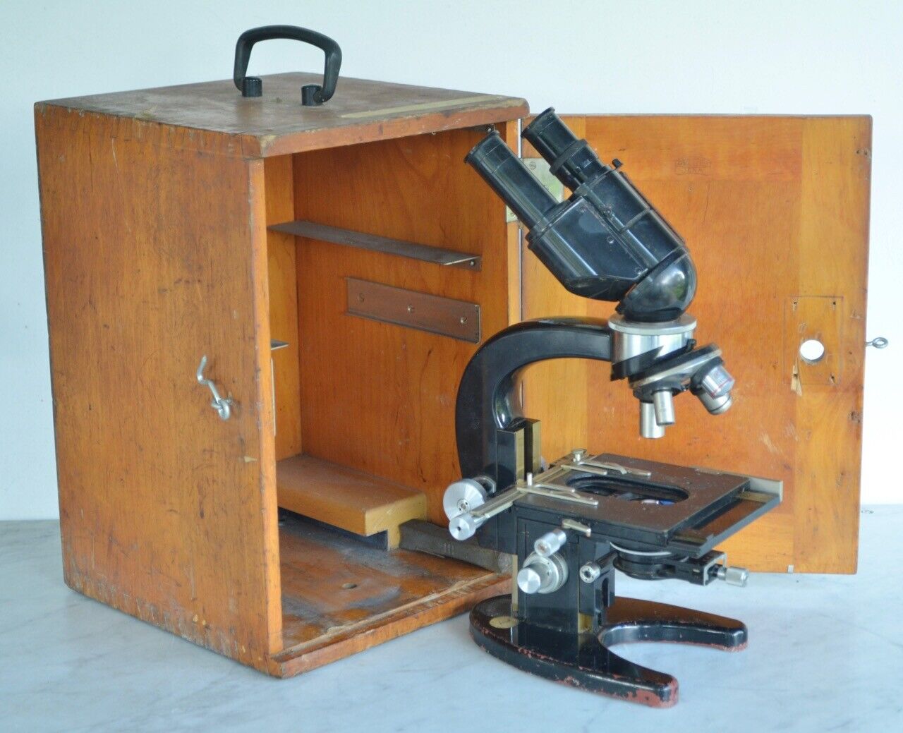 Vintage CARL ZEISS JENA Microscope & 4 Lenses & Original Vintage CARL ZEISS JENA Microscope & 4 Lenses & Original
