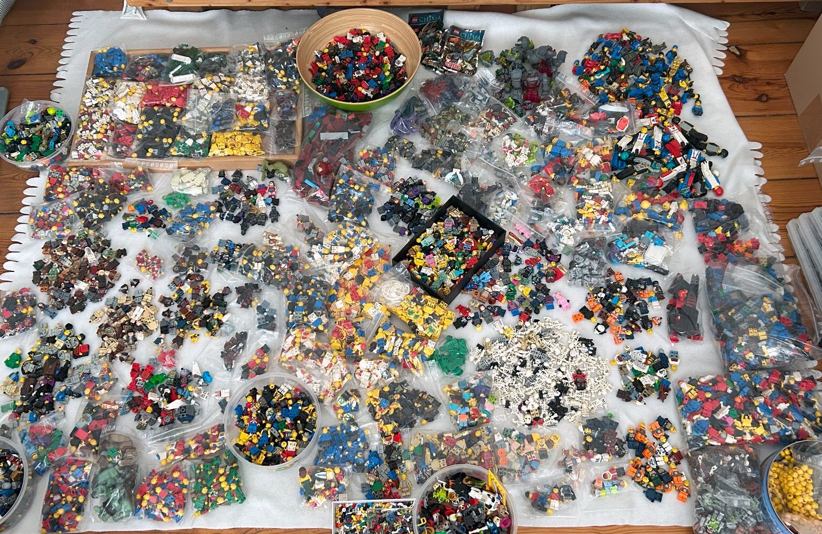 Lego ~3300 Minifiguren -  Konvolut, Einzelteile,  Parts - Piraten, Space,  DC,...