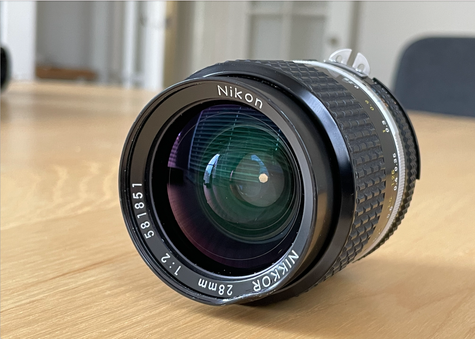ニコン Nikon Ai-s Nikkor 28mm F2.0 MF Lens Review: Nikkor 28mm f/2 Ai-S | Richard Haw's Classic Nikon