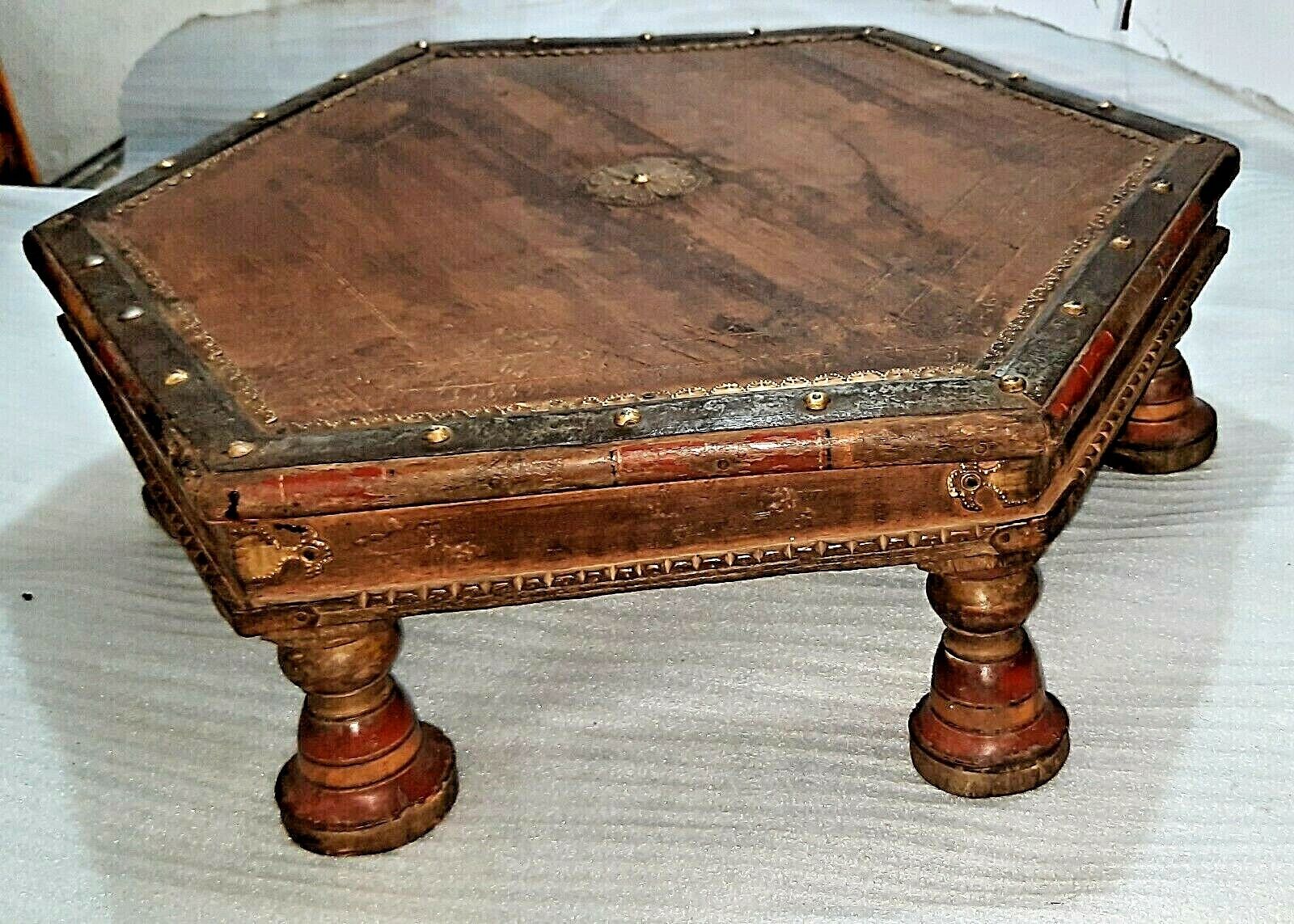 Small Octagonal Bajot Low Table From Gujarat - 19th Century Small Octagonal Bajot Low Table From Gujarat - 19th Century