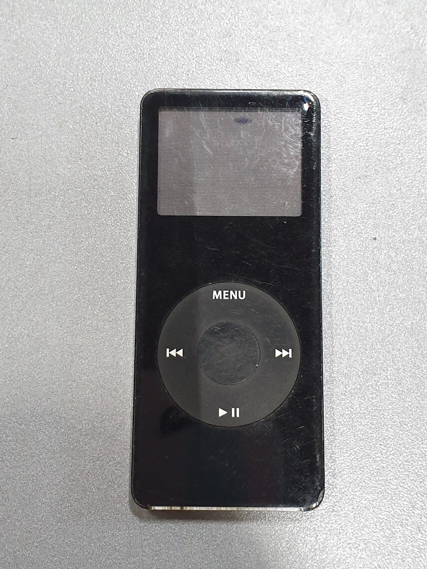 【実用品】iPod nano 第7世代 16GB NEW Apple iPod nano 7th Generation Space Gray (16GB)/FREE