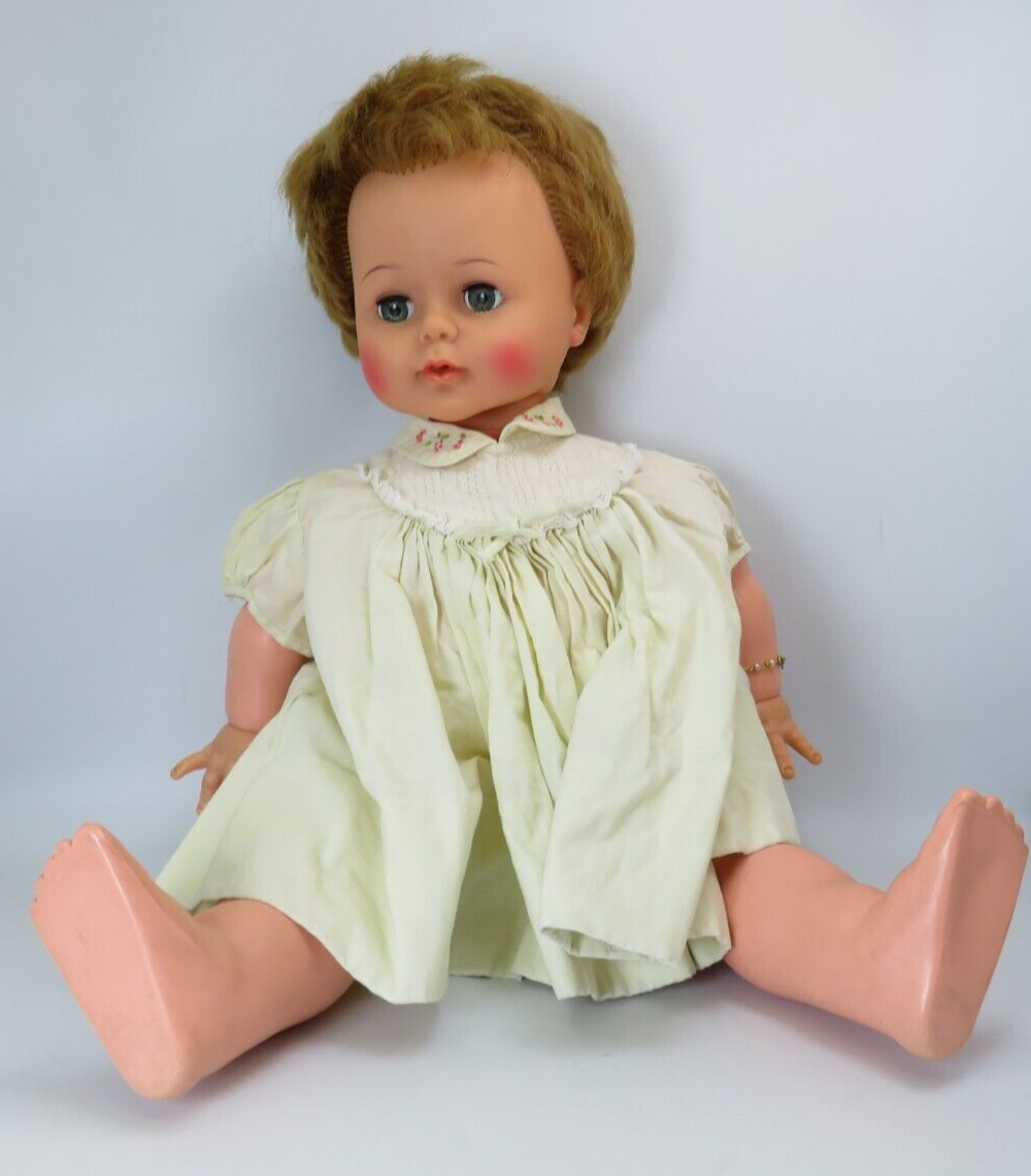 Vtg 1961 Ideal Toy Corp 22" Kissy Doll w Blue Sleep Eyes K-21-L  K-22 4 Outfits