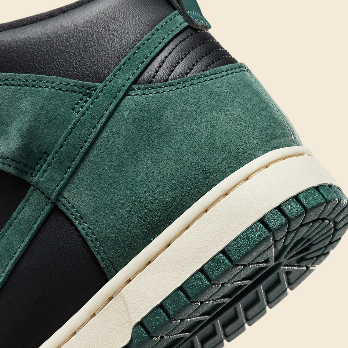 

Мужские кроссовки Nike Dunk High Retro Faded Spruce Green Black DQ7679-002, размер 9,5, Зеленый, Nike Dunk High