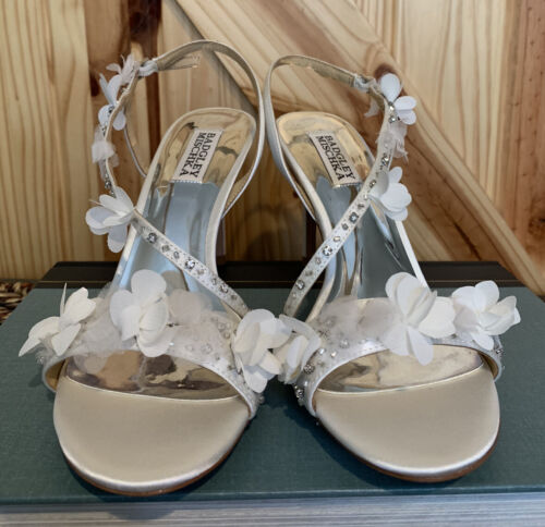 BADGLEY MISCHKA オープントゥヒール ベージュ ビジュー装飾