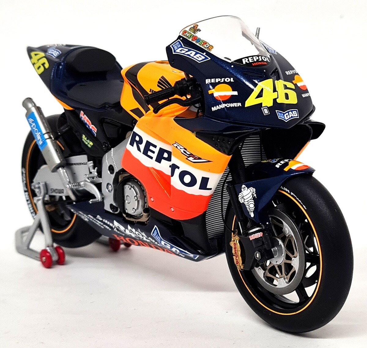 ミニチャンプス 1/12 ホンダ RC211V V.ロッシ バイク 2001 Amazon.co.jp: Minichamps 1/12 Honda RC211 V Summer Test Bike