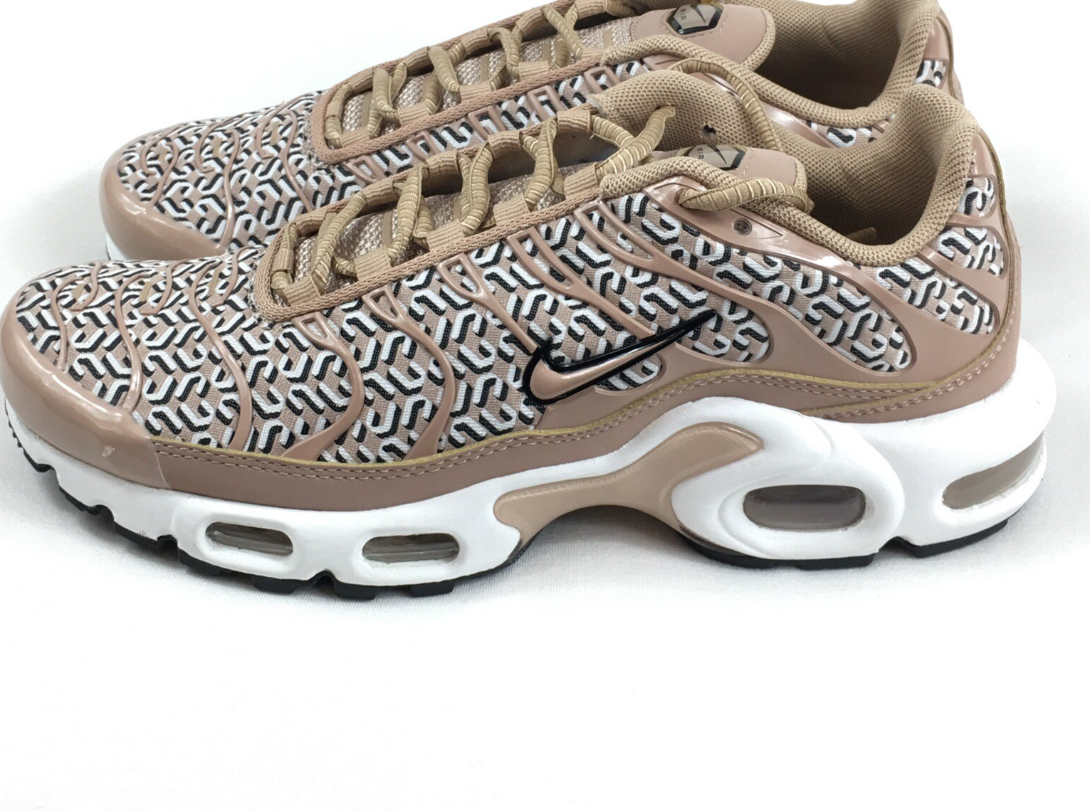 Nike Women's Air Max Plus United In Victory Shoes FB2557-200