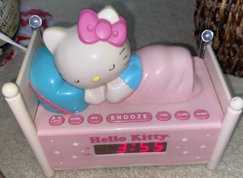 Hello Kitty Sanrio Digital Radio Alarm Clock. Lights Up And Works
