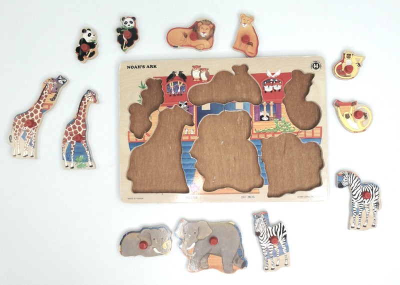 Small World Toys NOAH'S ARK Wook Peg Puzzle 12 Pieces Vintage 1997