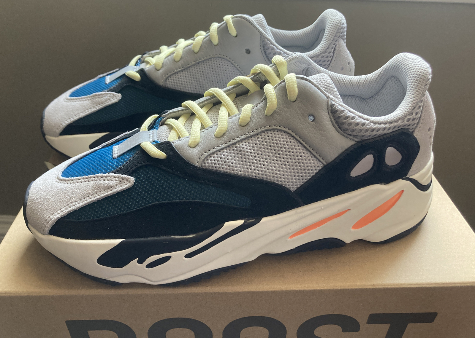 yeezy boost 700 wave runner size 9