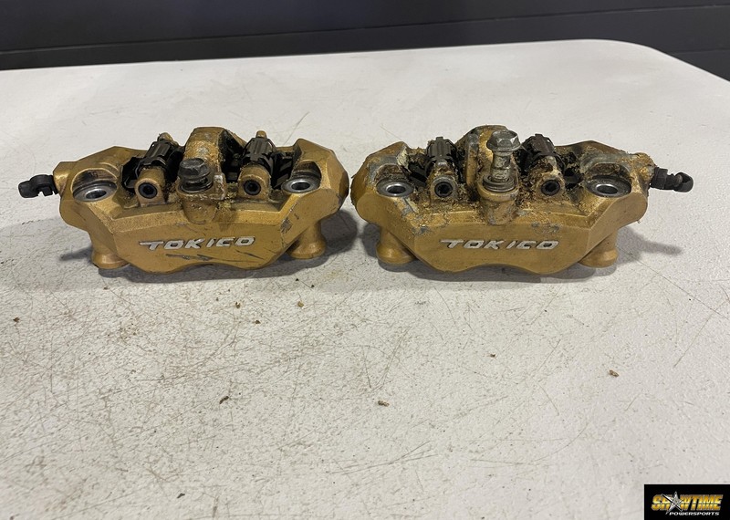 コール 03-04 KAWASAKI NINJA ZX6R ZX636 RIGHT LEFT FRONT BRAKE CALIPER SET