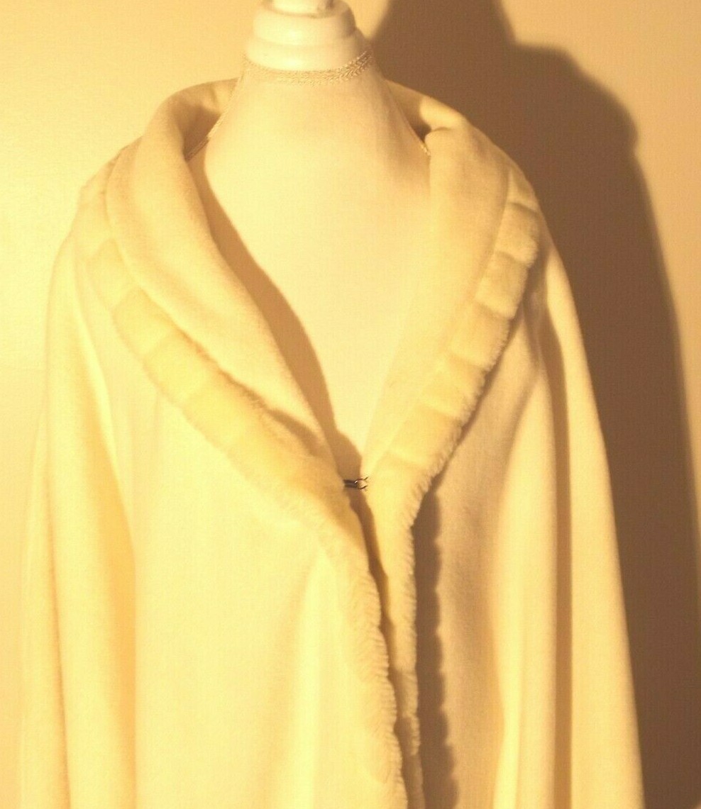 Vintage Off White Womans Fleece Cape One Size  Excellent Condition