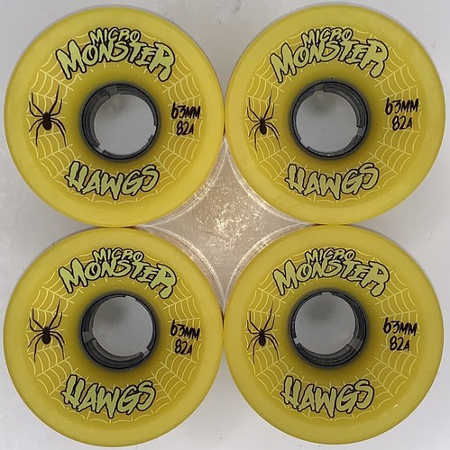 トラ　パクパクモンスター Amazon.com: TOMY Monster Treads John Deere Roaring Rev Up
