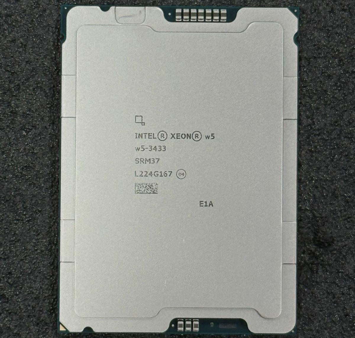 ほぼ未使用 Intel Xeon W-3223 CPU LGA3647 Xeon Intel Xeon W 3223 QS cpu processor 8 cores 16 threads 3.5GHz
