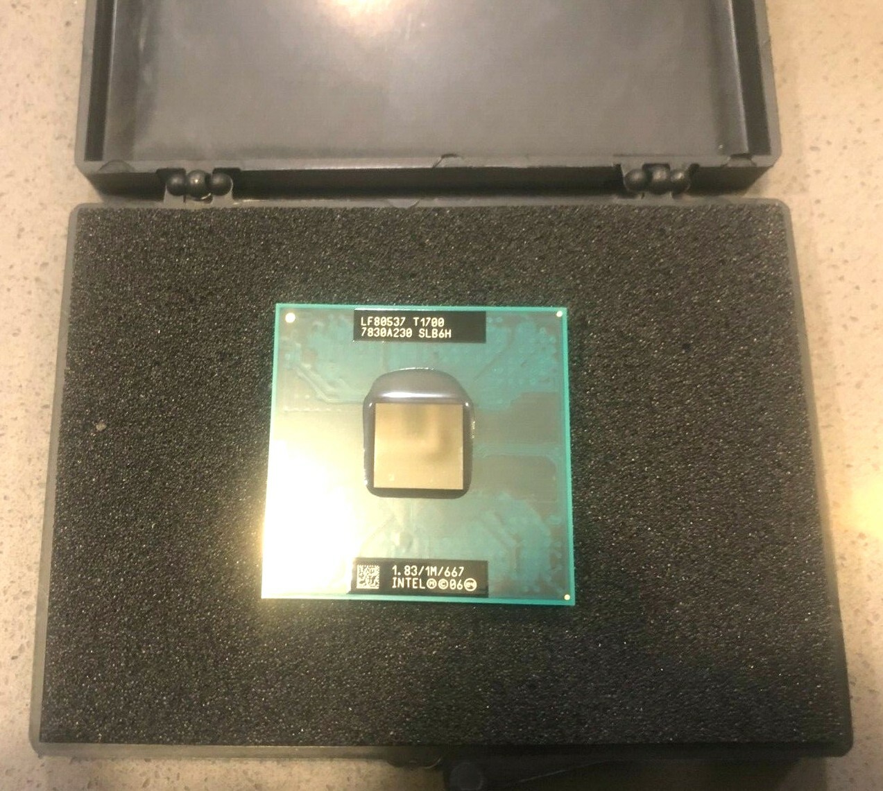 Intel Mobile Celeron Dual-Core T1700 1.833GHz 667MHzSP LP