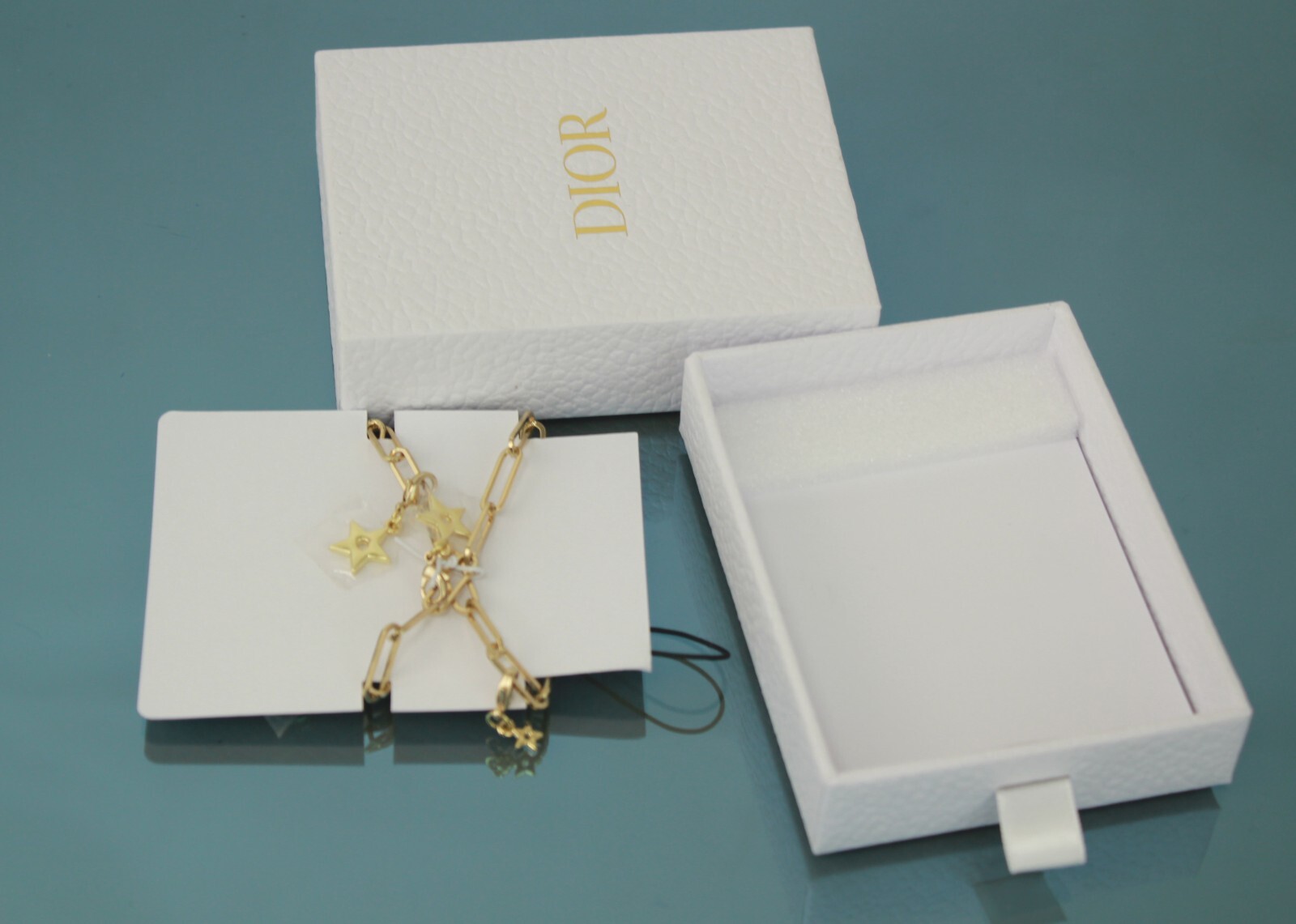 Diorピアス（包装・紙袋・チャーム・メッセージカード全部付いてます） Diorピアス（包装・紙袋・チャーム・メッセージカード全部付いて