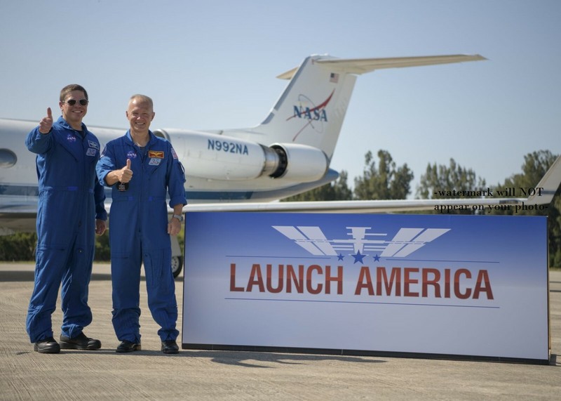 SpaceX Astronaut Crew Dragon PHOTO Doug Hurley Bob Behnken at