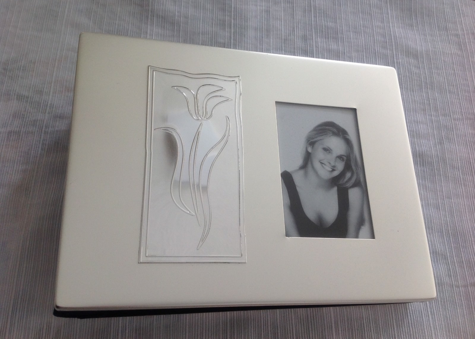 Royal Limited Silver Tulip Photo Album Holds 80 4x6 Photos