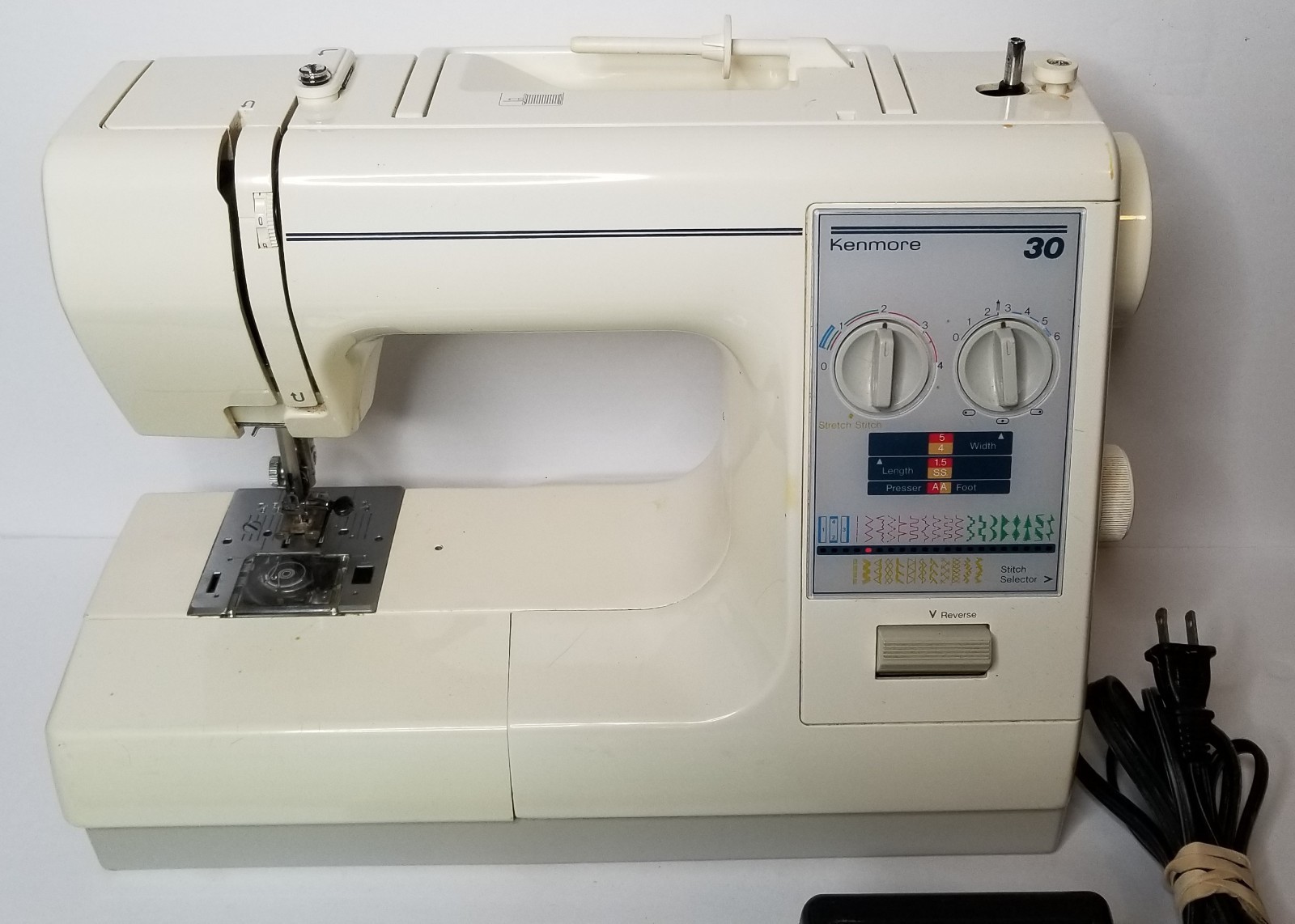 KENMORE MODEL 385.18830090 ZIG ZAG PATTERN SEWING MACHINE W/ FOOT PEDAL & CASE