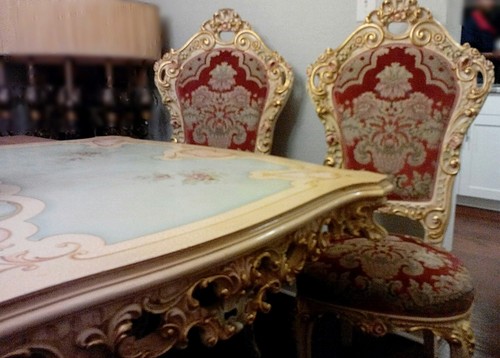 Vintage Rococo Ornate Long Dining Room Table & 7 Pink Gray Off-White Chairs Set