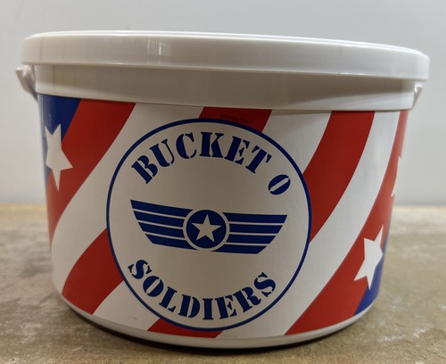 トイストーリー　BUCKET O SOLDIERS Amazon.com: Theme Parks Bucket O Soldiers Army Men Signature