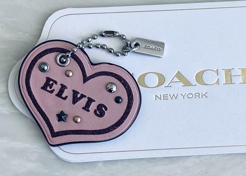 アクセサリー COACH Pink double heart keychain charm COACH Pink double heart keychain charm アクセサリー