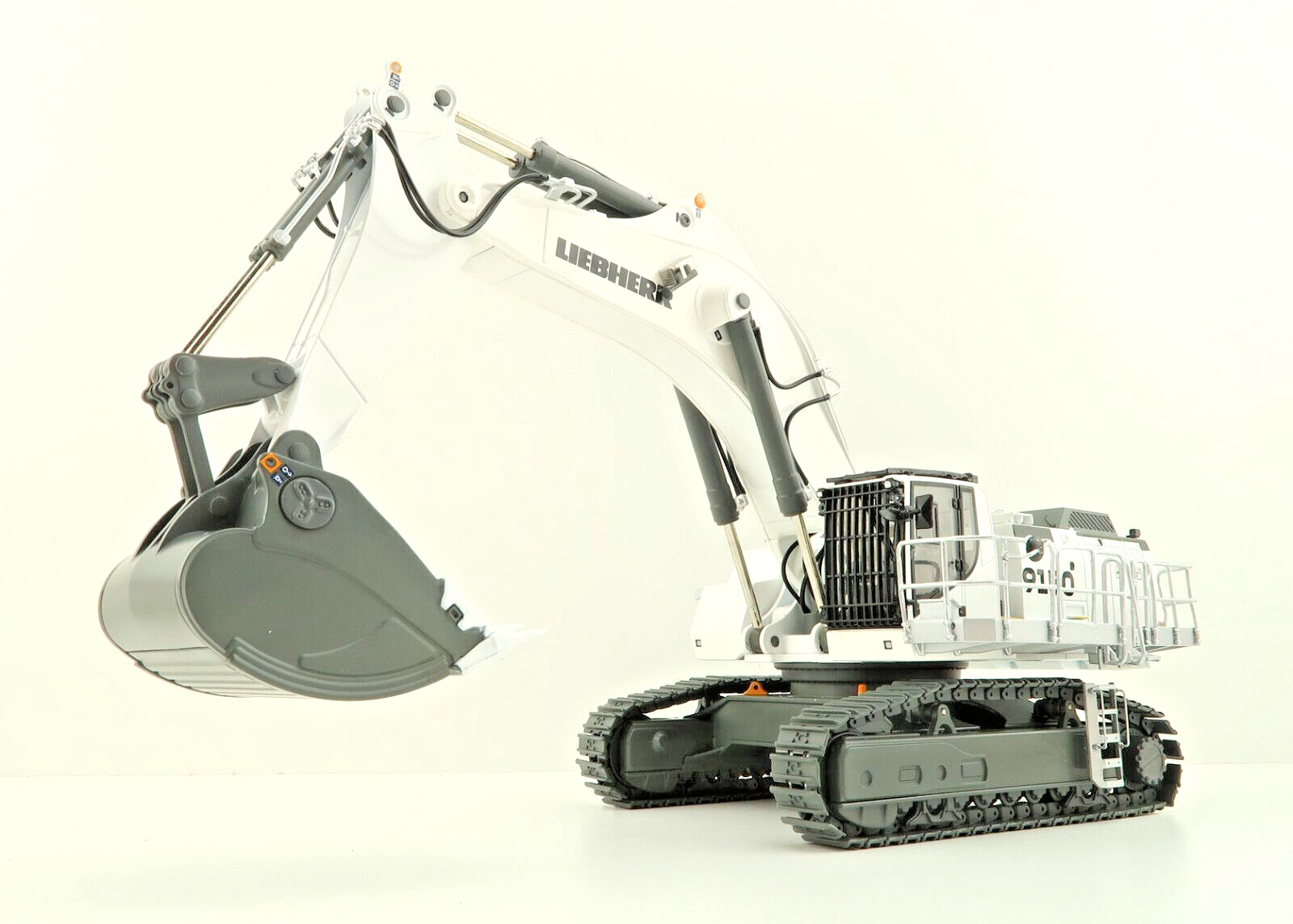 高評価！ 1/50 WSI リープヘル B R9150 LIEBHERR ミニカー - education