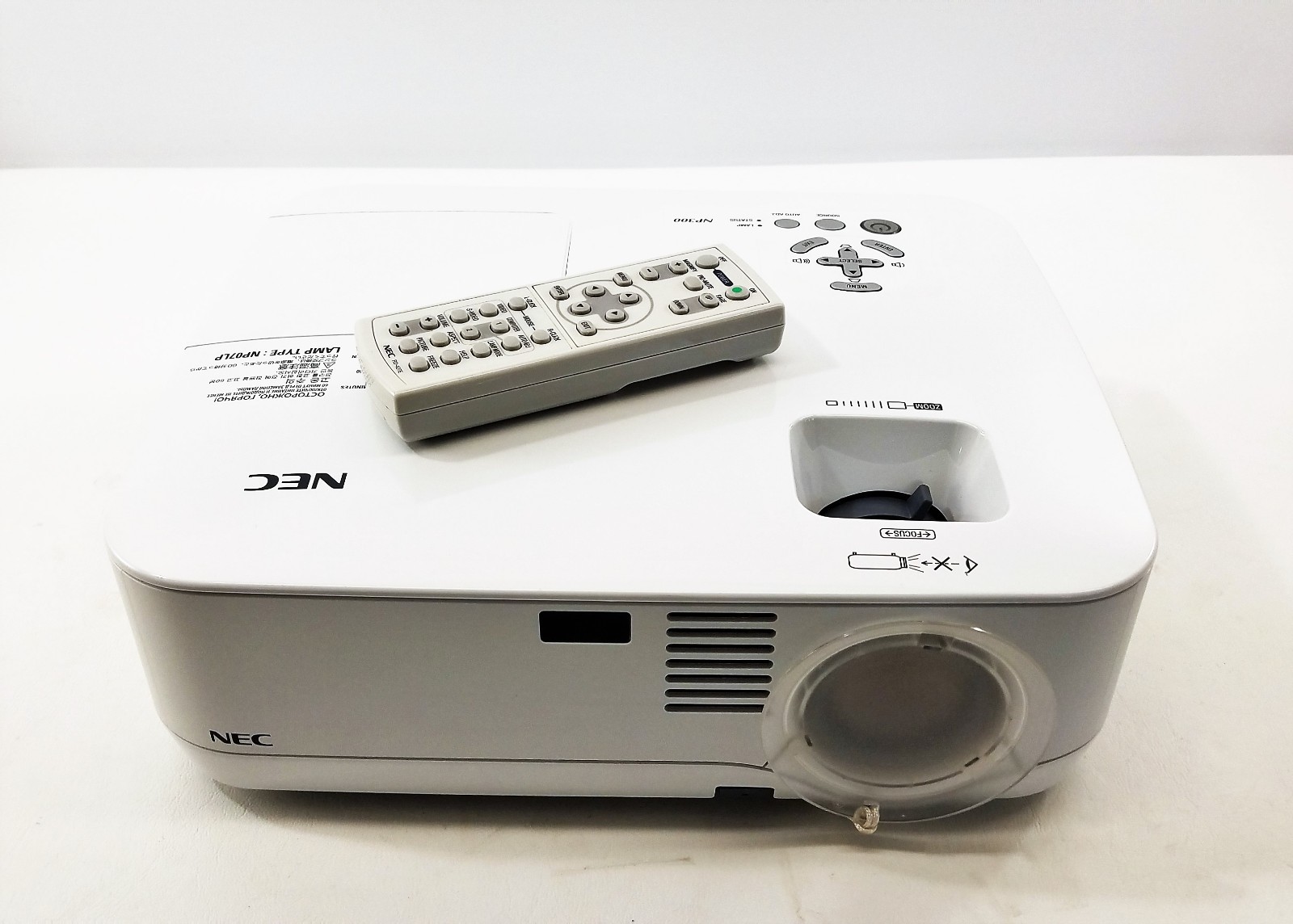 NEC NP300 LCD Projector Home Theater Multimedia 2200 ANSI Lumens 1618 LAMP HOURS