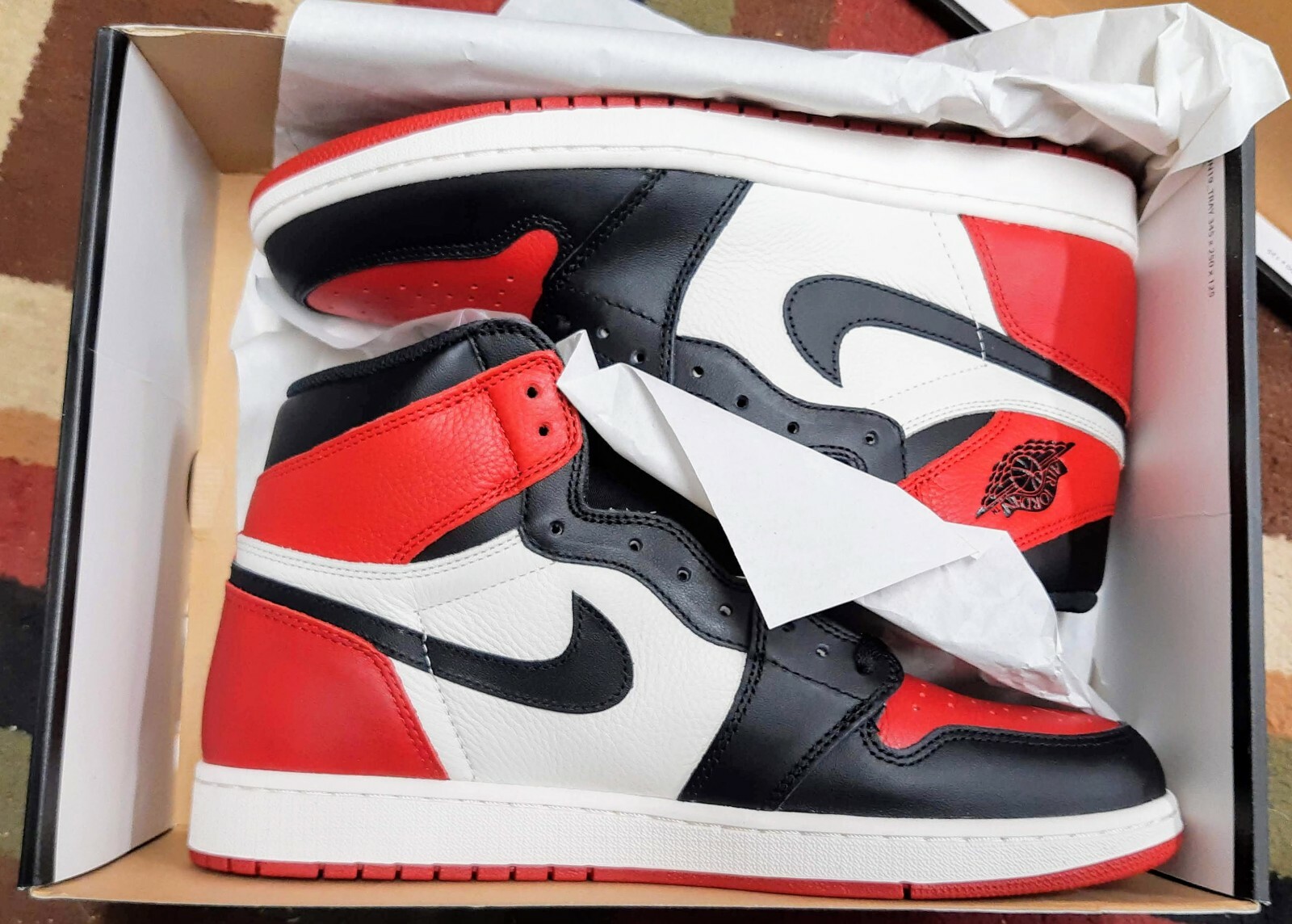 nike air jordan 1 retro high red black white