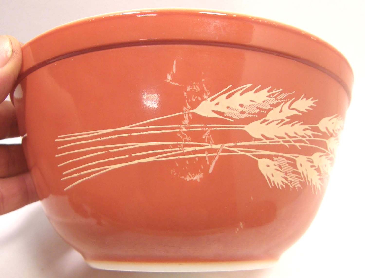 VINTAGE PYREX AUTUMN HARVEST WHEAT 402 MIXING BOWL RUST RED 1.5 QT