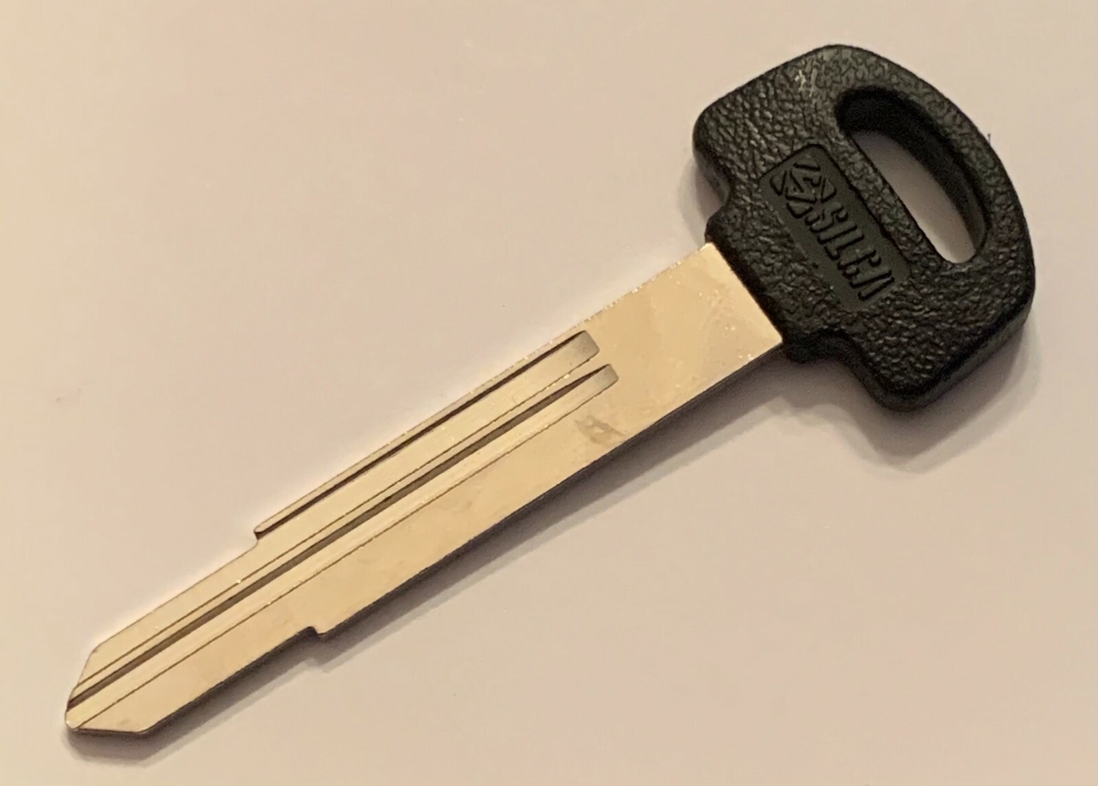 Ключи в горшке. Сувальдные (1-2 флажковые) ключи. Замок клавишный пластиковый. Met key. Met key.