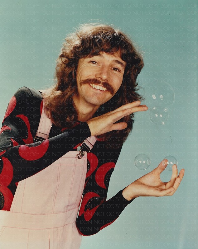 DOUG HENNING BUBBLES PUBLICITY PHOTO (1970s) / Magician Photo Reprint