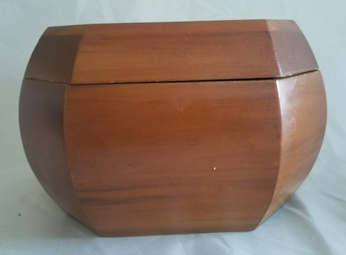 VINTAGE WOOD TRINKET COLLECTIBLE BOX WITH LID HAND CRAFTED