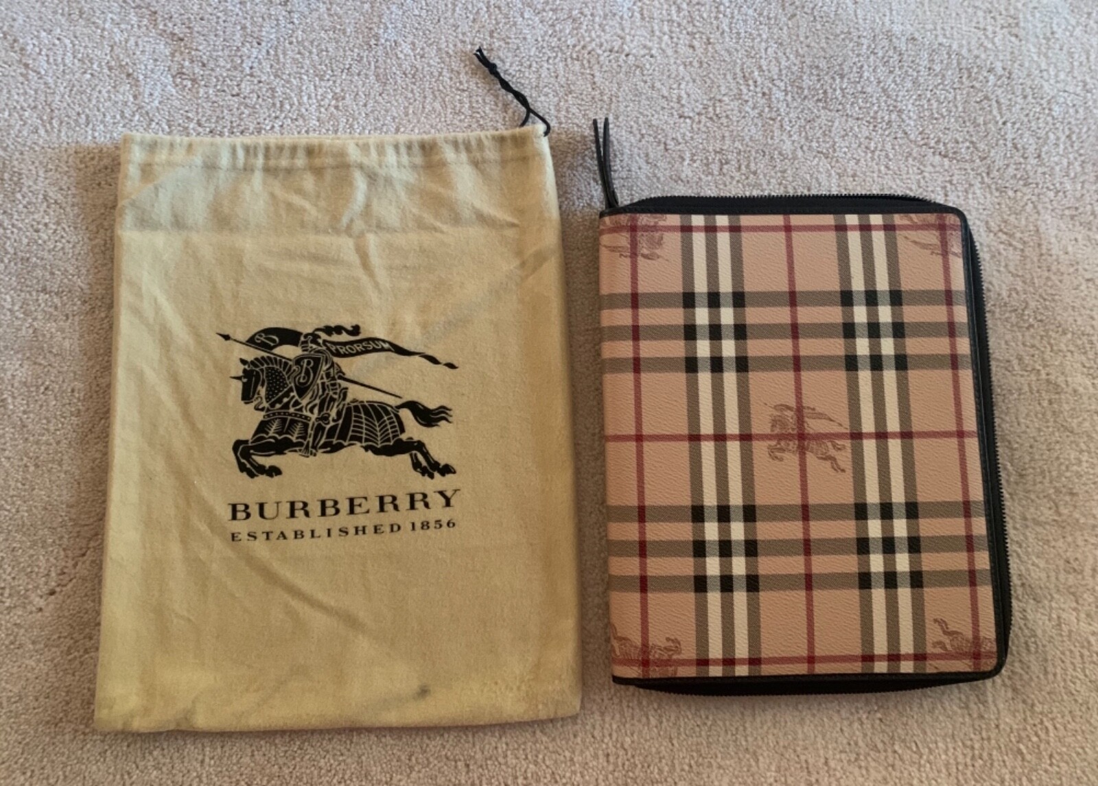 Burberry Haymarket Classic Nova Check iPad Tablet Case Burberry Haymarket Classic Nova Check iPad Tablet Case