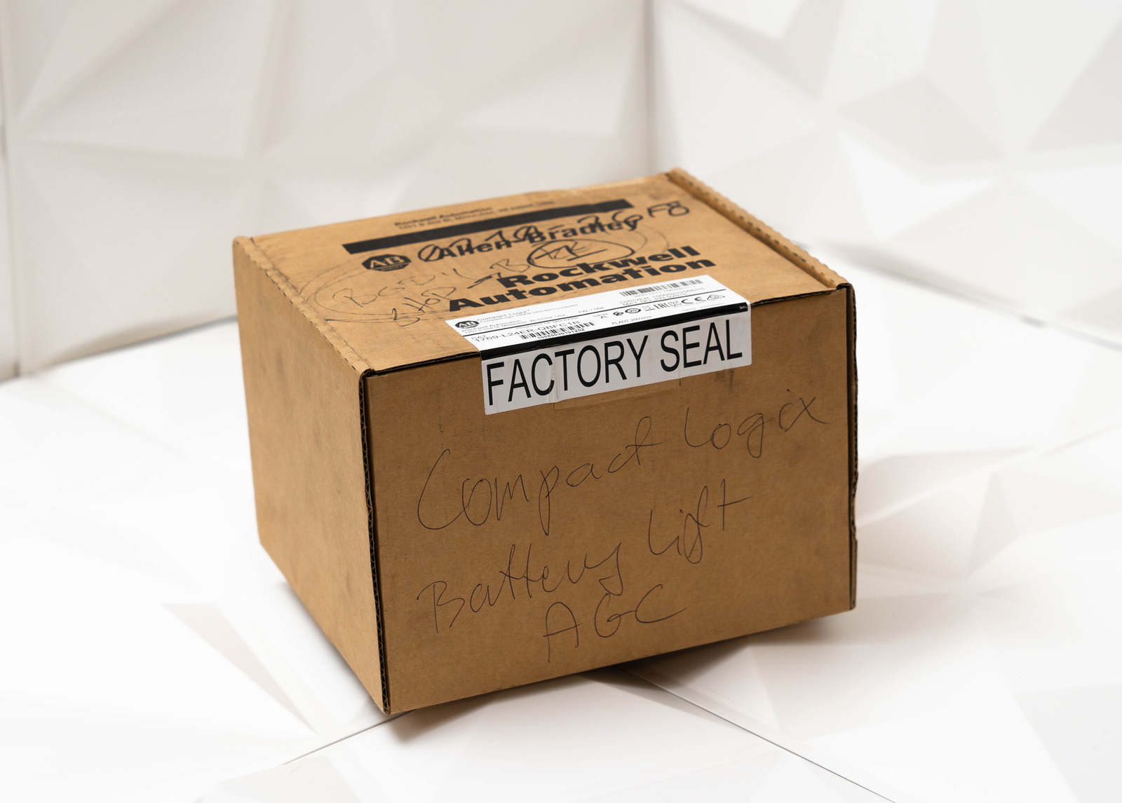 Rockwell Automation Compact Logix 750KB DI/O AI/O Controller 1769-L24ER-QBFC1B - Picture 3 of 4