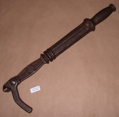 Slide hammer clearance nail puller